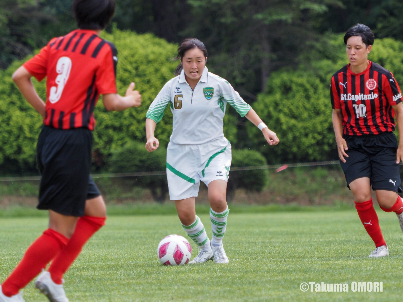 尚美学園大のSB中山裕香（４年）はスピードを活かして幾度も左サイドを駆け上がった。
